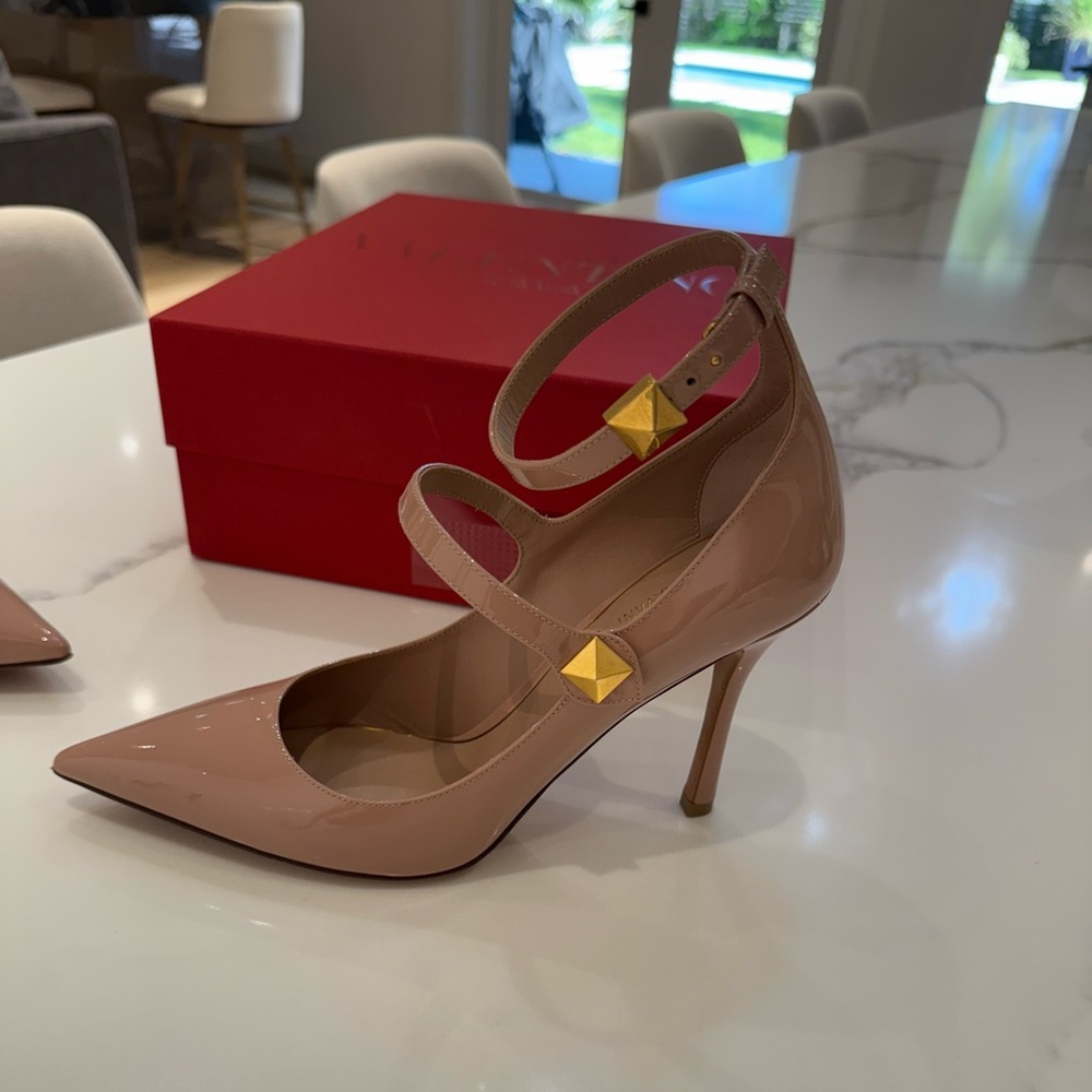 Valentino Garavani Nude Patent Heels with Gold Studs
Never worn - BRAND NEW!